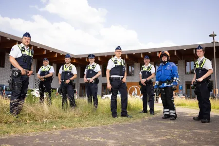 Team verkeer voor politiekantoor